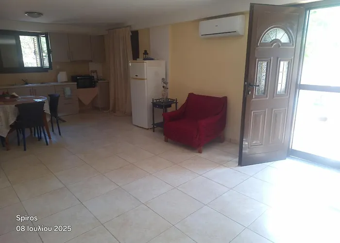 Akrotirio Tainaro House *